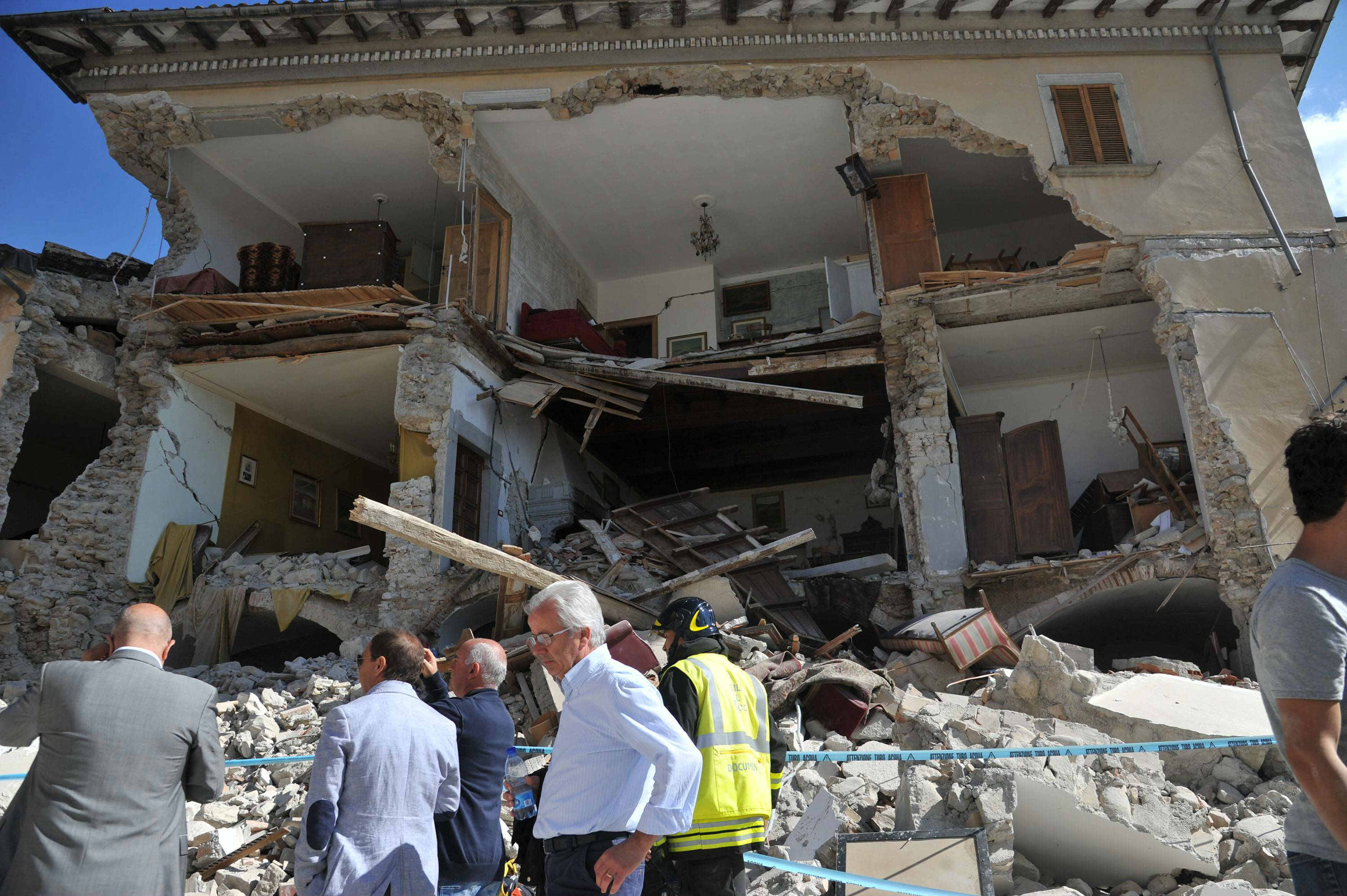 Fotos de la tragedia que viven los italianos tras terremoto