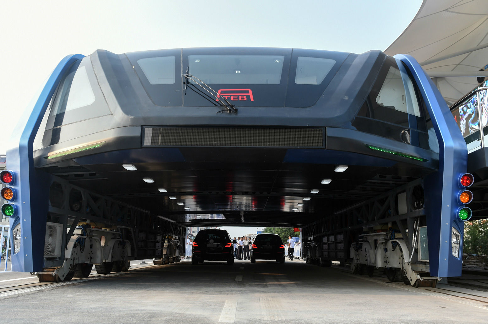 TEB, El gigantesco autobús chino, ya es una realidad