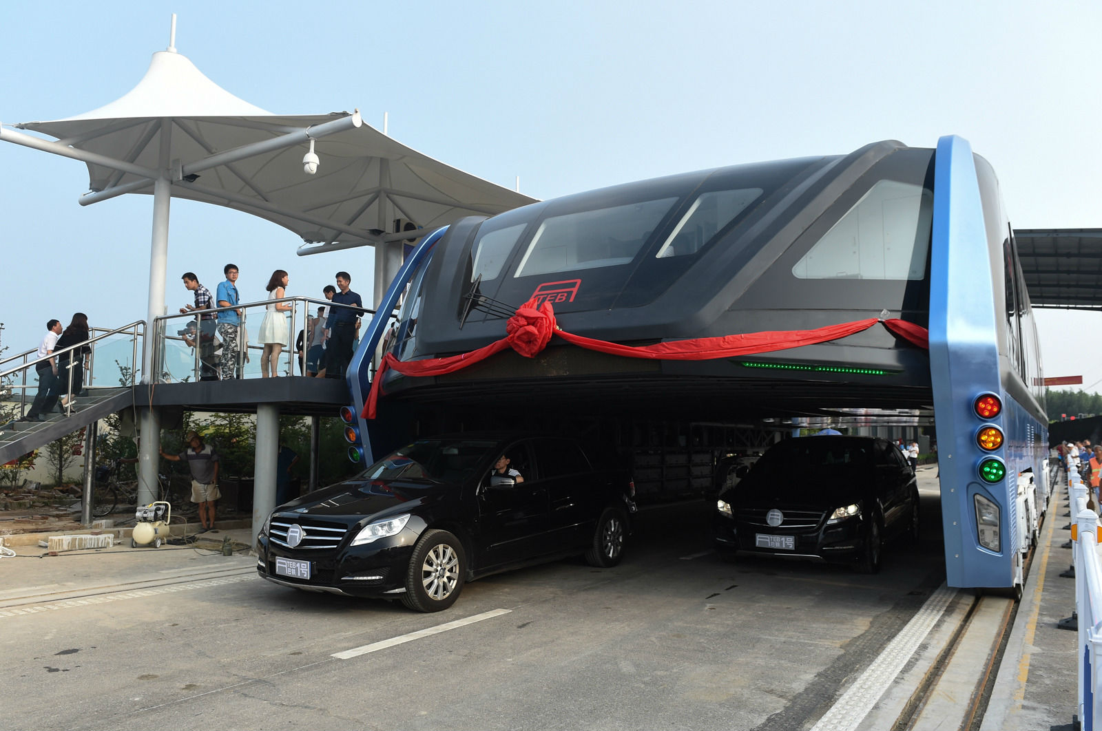 TEB, El gigantesco autobús chino, ya es una realidad