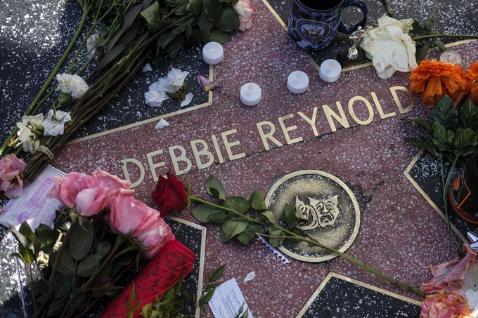 Debbie Reynolds muere un día después que su hija Fisher